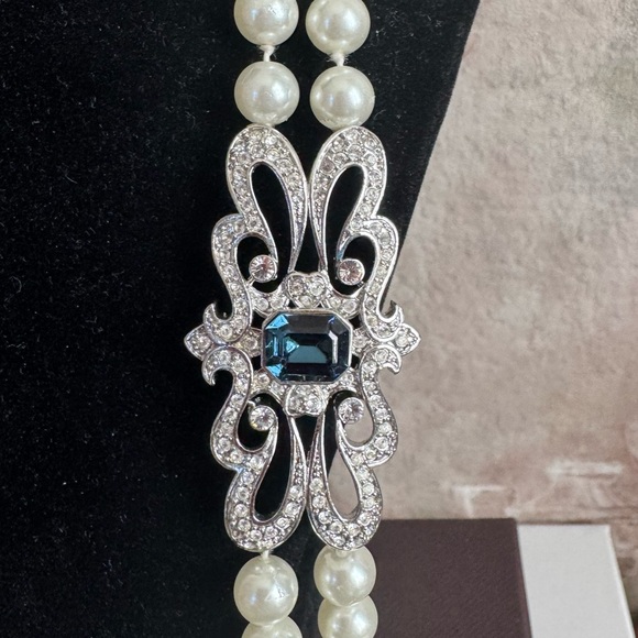 DOUBLE STRAND GLASS PEARLS ART DECO GLASS SAPPHIRE ENHANCER